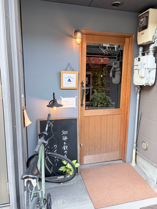チェリー無垢カウンターとワインセラーのワインバー 店舗フルリノベーション（大阪市北区）